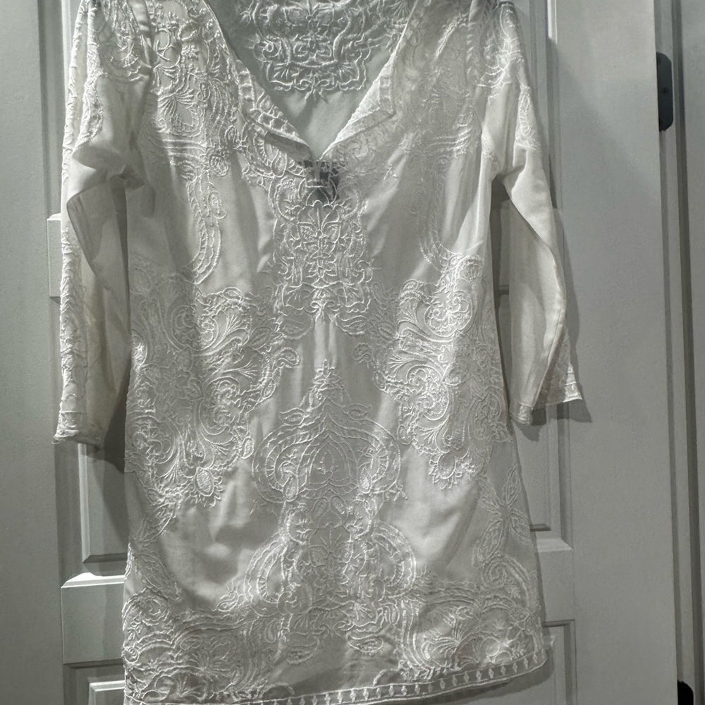 White House Black Market White Embroidered 3/4 Sleeve Tunic